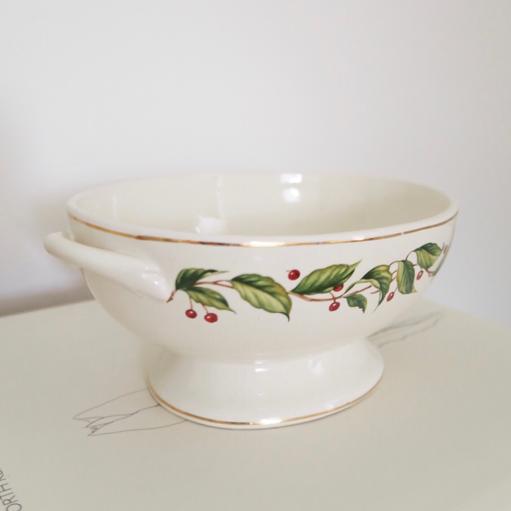 Vintage Teleflora White Ceramic Gold Rim Oval Footed Bowl Holly Berry Le…
